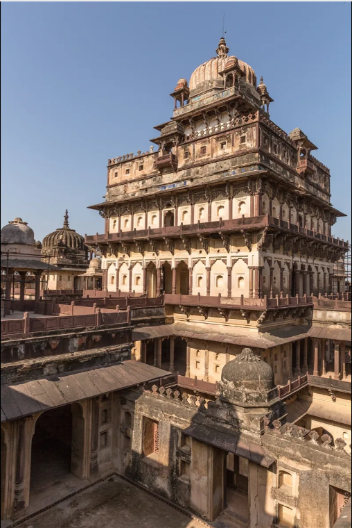 Datia Palace (Bir Singh Palace) photo 5 - Datia City Center attraction